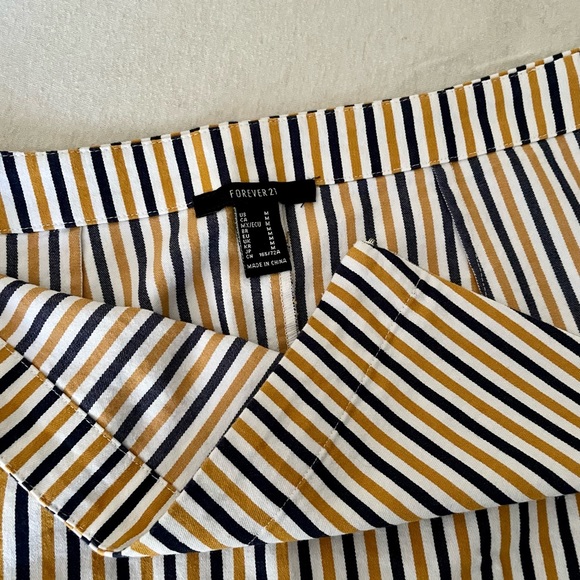 maize and blue pin stripe mini skirt - Picture 2 of 2